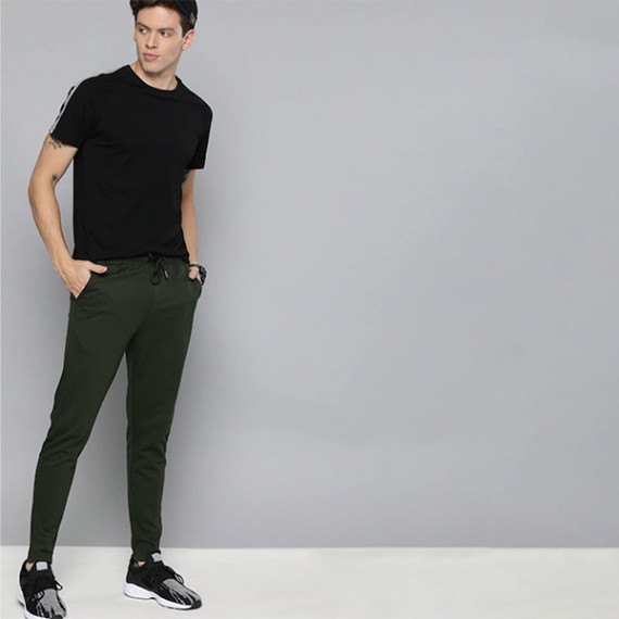 https://www.fabcrab.in/products/men-olive-green-straight-fit-solid-track-pants