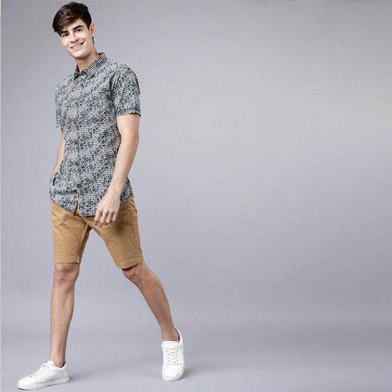 https://www.fabcrab.in/products/men-khaki-solid-slim-fit-regular-shorts