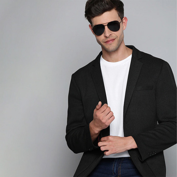 https://www.fabcrab.in/products/men-black-textured-regular-fit-single-breasted-blazer