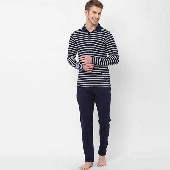 https://www.fabcrab.in/products/men-navy-blue-white-printed-night-suit
